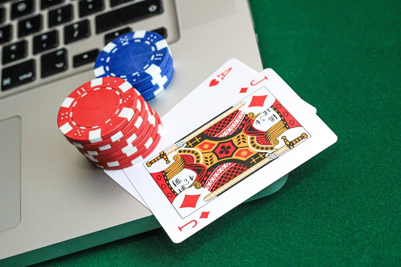 oyo88 login mobile app interface showing slots and live-dealer games